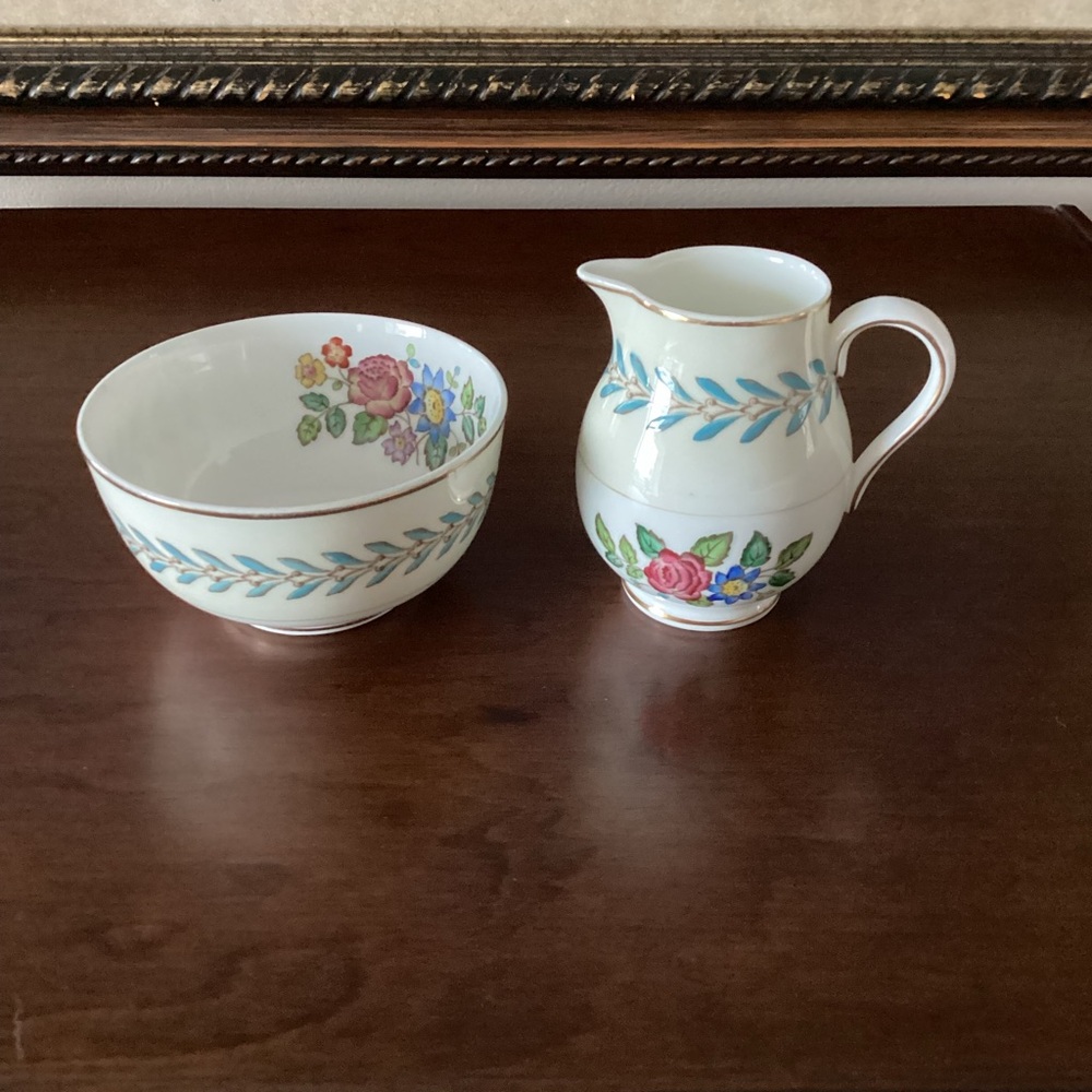 WEDGWOOD   sugar and cream set.